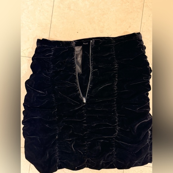 H&M Black Velvet Skirt Crinkled - Picture 4 of 7
